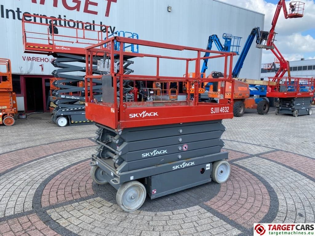 SkyJack SJ4632 Electric 4632 Scissor Work LIft 1170cm - Ножичний підйомник: фото 1 SkyJack SJ4632 Electric 4632 Scissor Work LIft 1170cm - Ножичний підйомник: фото 1