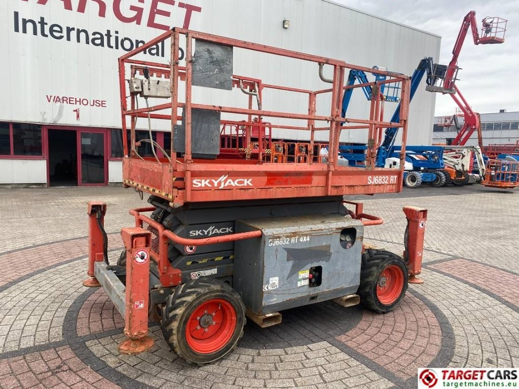 SkyJack SJ6832 RT Diesel 4x4 Scissor Work Lift 1180cm - Ножичний підйомник: фото 1 SkyJack SJ6832 RT Diesel 4x4 Scissor Work Lift 1180cm - Ножичний підйомник: фото 1