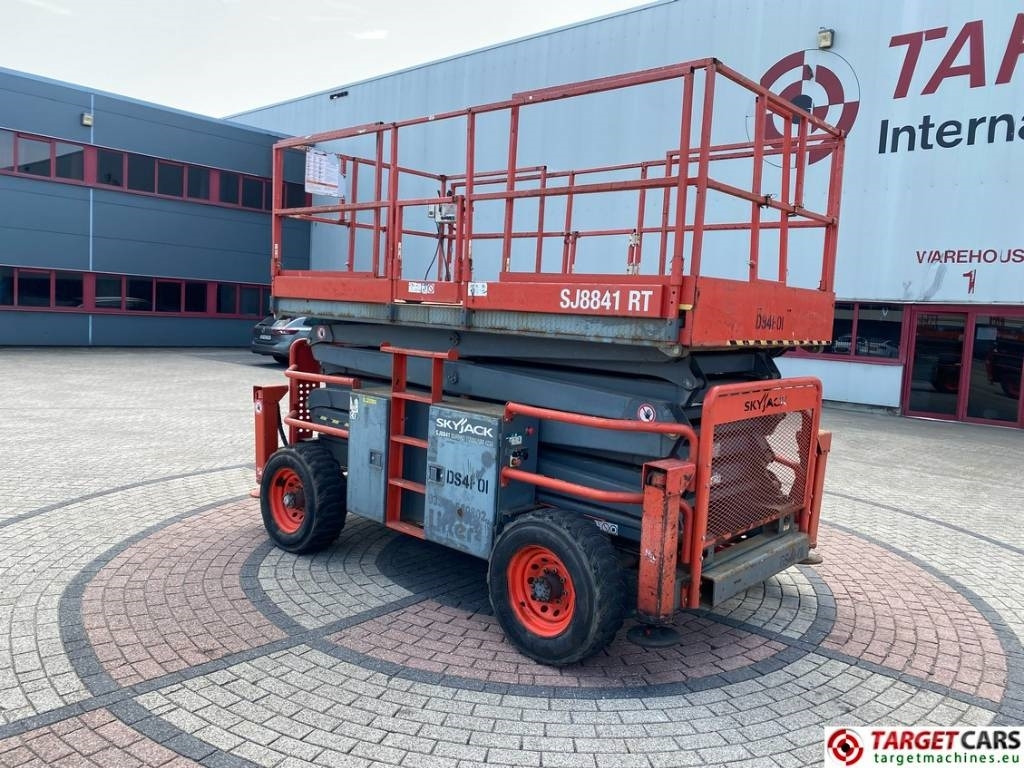 SkyJack SJ8841 RT Diesel 4x4 Scissor Work Lift 1430cm - Ножичний підйомник: фото 4 SkyJack SJ8841 RT Diesel 4x4 Scissor Work Lift 1430cm - Ножичний підйомник: фото 4