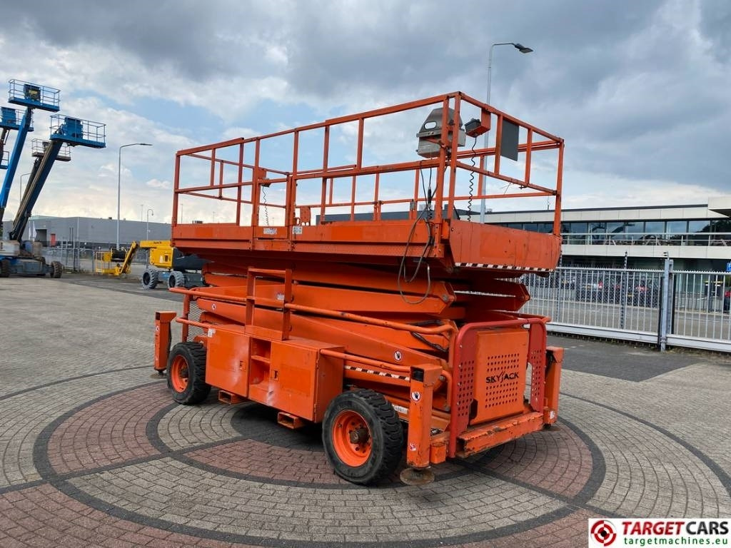 SkyJack SJ9250 RT Diesel Scissor Work Lift 1720cm - Ножичний підйомник: фото 2 SkyJack SJ9250 RT Diesel Scissor Work Lift 1720cm - Ножичний підйомник: фото 2
