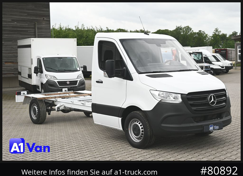 MERCEDES-BENZ Sprinter 317 CDI Fahrgestell, NEU, Klima, Tempomat, 3-Sitzer - Вантажівка шасі: фото 1 MERCEDES-BENZ Sprinter 317 CDI Fahrgestell, NEU, Klima, Tempomat, 3-Sitzer - Вантажівка шасі: фото 1