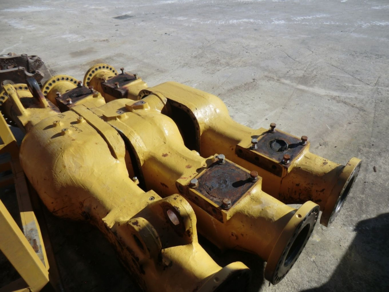 Caterpillar 735 ALLOGGIAMENTO ASSALE CENTRALE - Вісь та запчастини в категорії Будівельна техніка: фото 3 Caterpillar 735 ALLOGGIAMENTO ASSALE CENTRALE - Вісь та запчастини в категорії Будівельна техніка: фото 3