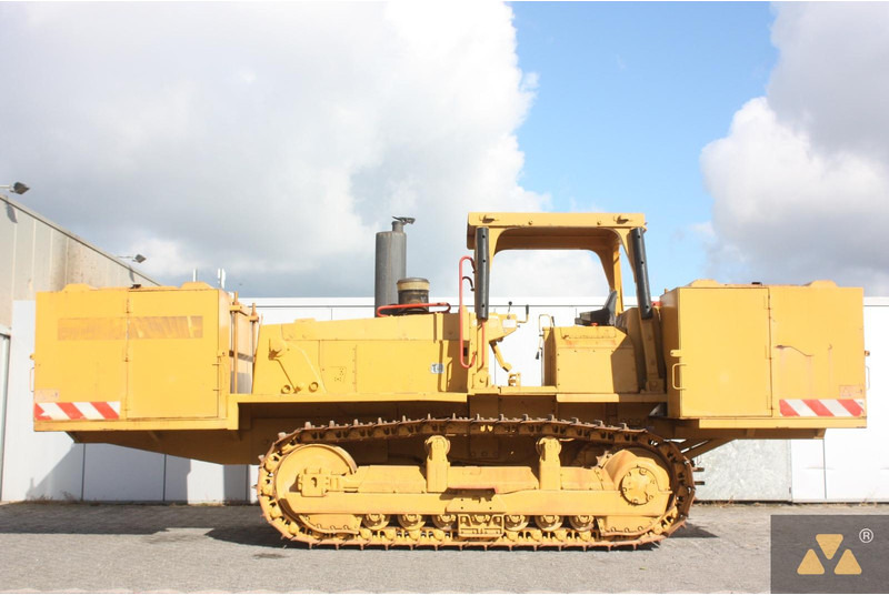 Caterpillar D6E Fuel tanker - Вантажівка цистерна: фото 1 Caterpillar D6E Fuel tanker - Вантажівка цистерна: фото 1