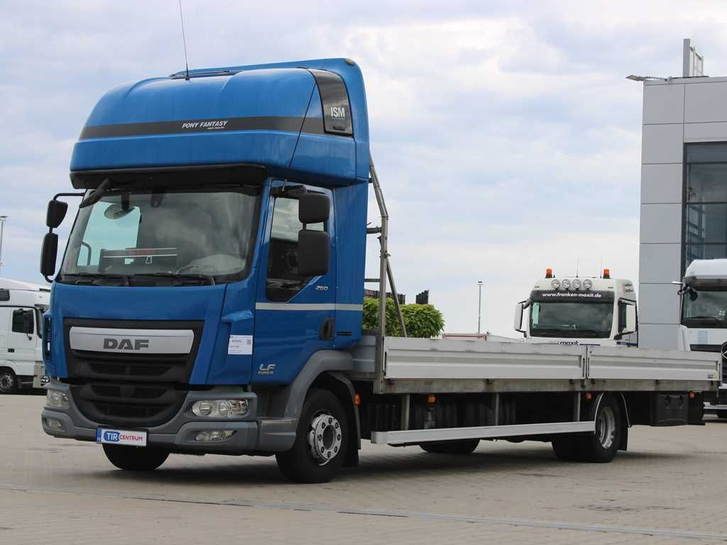 DAF LF 260, SLEEPING CABIN, EURO 6, PNEU 80% - Бортова вантажівка/ Платформа: фото 1 DAF LF 260, SLEEPING CABIN, EURO 6, PNEU 80% - Бортова вантажівка/ Платформа: фото 1