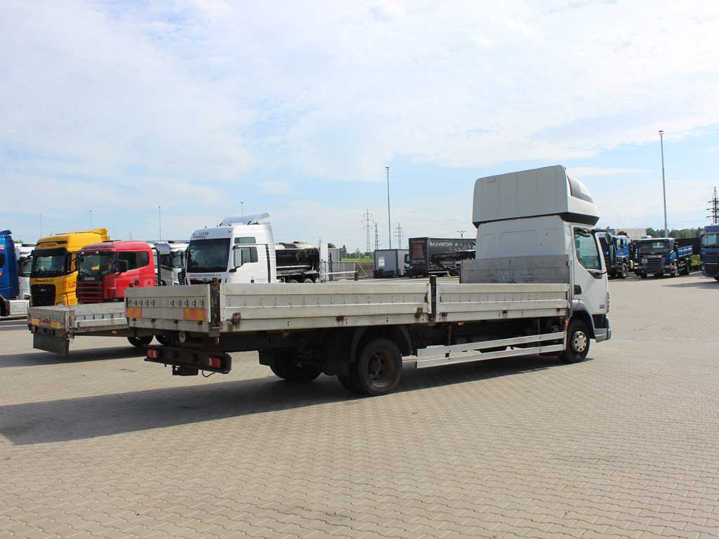 DAF LF 45.180, SLEEPING BODY, EURO 3, TIRES 80% - Бортова вантажівка/ Платформа: фото 4 DAF LF 45.180, SLEEPING BODY, EURO 3, TIRES 80% - Бортова вантажівка/ Платформа: фото 4