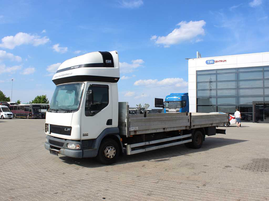 DAF LF 45.180, SLEEPING BODY, EURO 3, TIRES 80% - Бортова вантажівка/ Платформа: фото 1 DAF LF 45.180, SLEEPING BODY, EURO 3, TIRES 80% - Бортова вантажівка/ Платформа: фото 1