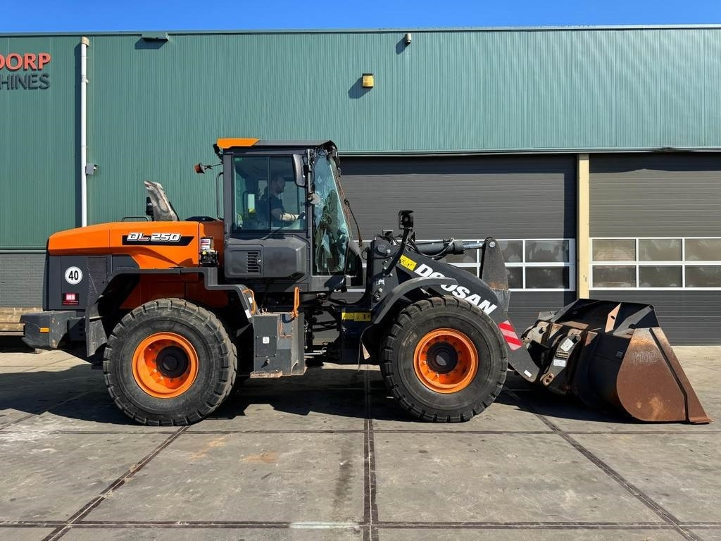 Колісний навантажувач Doosan DL250-7: фото 6