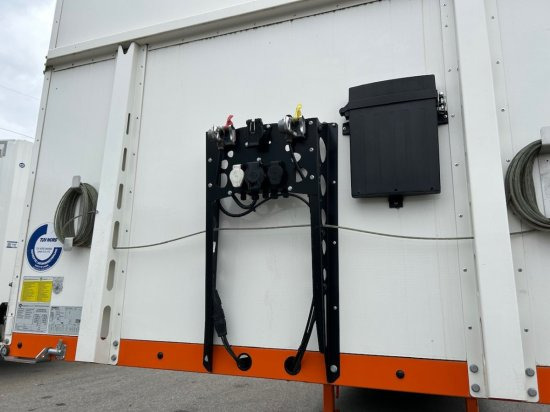 Berger SAPL 24 LTN Light, 5730 kg, 1A lift, 3A gelenkt - Тентований напівпричіп: фото 5 Berger SAPL 24 LTN Light, 5730 kg, 1A lift, 3A gelenkt - Тентований напівпричіп: фото 5