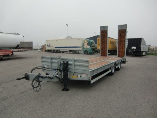 HUMBAUR HBTZ 217224 BS schräg Tandem-Tieflader Verzinkt, SAF-Achsen, - Низькорамна платформа причіп: фото 1 HUMBAUR HBTZ 217224 BS schräg Tandem-Tieflader Verzinkt, SAF-Achsen, - Низькорамна платформа причіп: фото 1