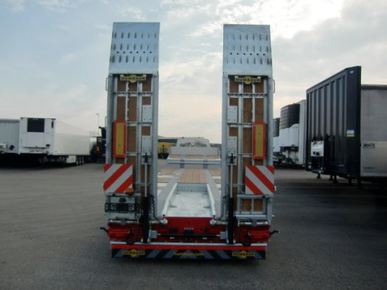 HUMBAUR HTSK 30 schräg, 3-Achs Tieflader, Radmulden, Liftachse, Nachlaufachse, Verzinkt - Низькорамна платформа напівпричіп: фото 5 HUMBAUR HTSK 30 schräg, 3-Achs Tieflader, Radmulden, Liftachse, Nachlaufachse, Verzinkt - Низькорамна платформа напівпричіп: фото 5