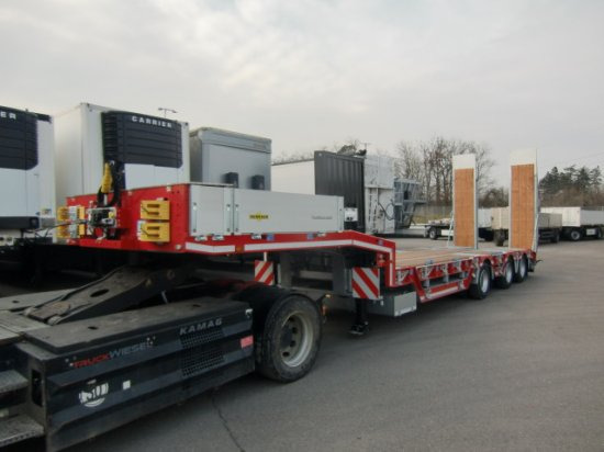 HUMBAUR HTSK 30 schräg, 3-Achs Tieflader, Radmulden, Liftachse, Nachlaufachse, Verzinkt - Низькорамна платформа напівпричіп: фото 1 HUMBAUR HTSK 30 schräg, 3-Achs Tieflader, Radmulden, Liftachse, Nachlaufachse, Verzinkt - Низькорамна платформа напівпричіп: фото 1
