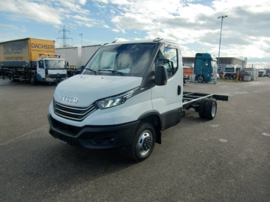 Iveco Daily 40 - 180 Fahrgestell, E6 Automatik 2 Stück verfügbar - Вантажівка шасі: фото 1 Iveco Daily 40 - 180 Fahrgestell, E6 Automatik 2 Stück verfügbar - Вантажівка шасі: фото 1