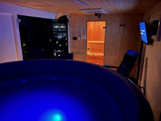 Новий Причіп дача Izabella Wellnessanhänger mit Sauna und Whirlpool, Stromaggregat: фото 7