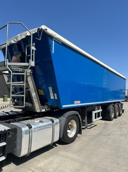 Kempf SKM 39 Alu-Kastenmulde 55m³ Rollplane - Самоскид напівпричіп: фото 1 Kempf SKM 39 Alu-Kastenmulde 55m³ Rollplane - Самоскид напівпричіп: фото 1