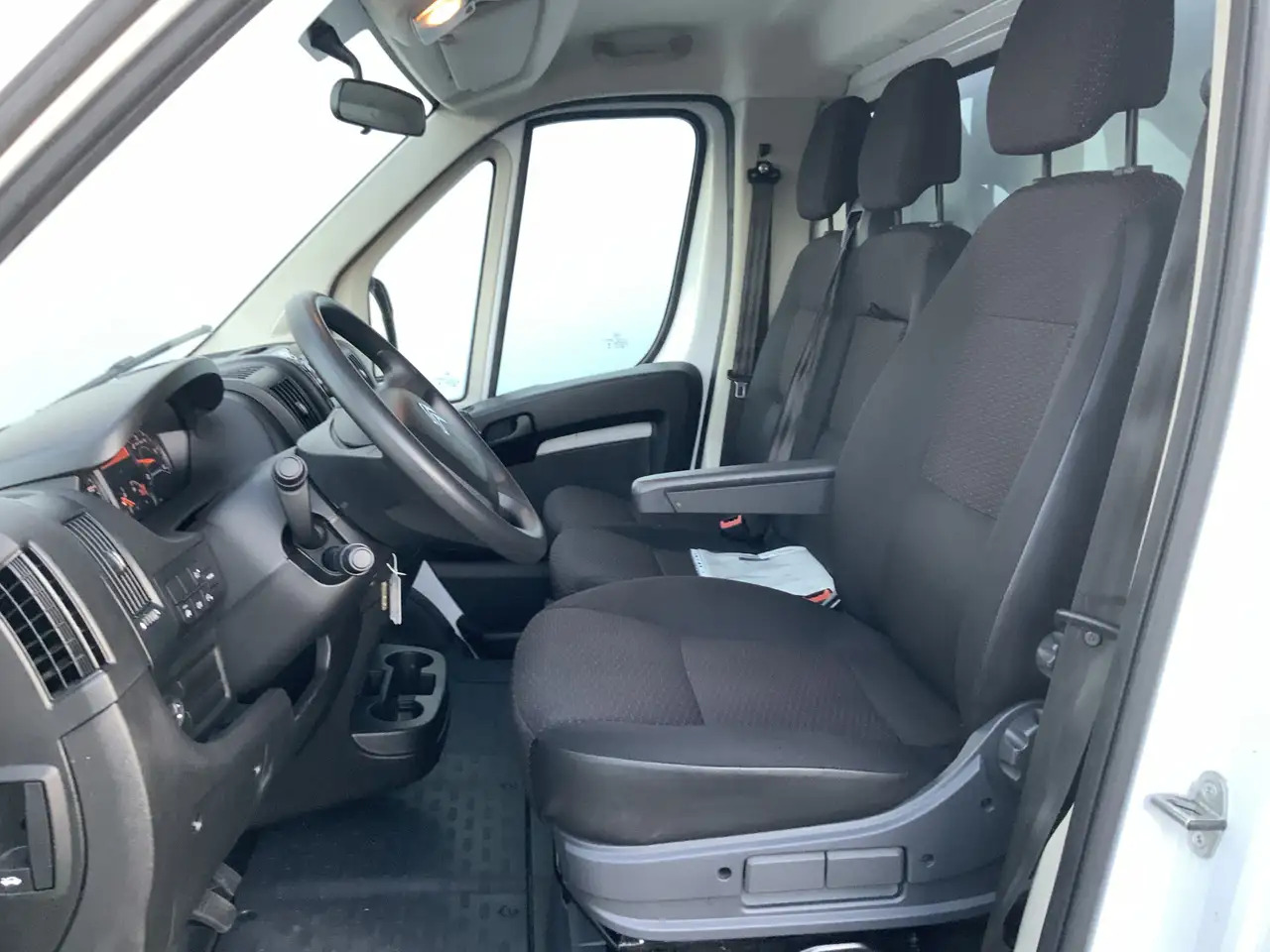 Citroen Jumper 2.2 BlueHDi 165 L3 3.5t Meubel bak & Deuren Airco - Фургон з закритим кузовом: фото 4 Citroen Jumper 2.2 BlueHDi 165 L3 3.5t Meubel bak & Deuren Airco - Фургон з закритим кузовом: фото 4