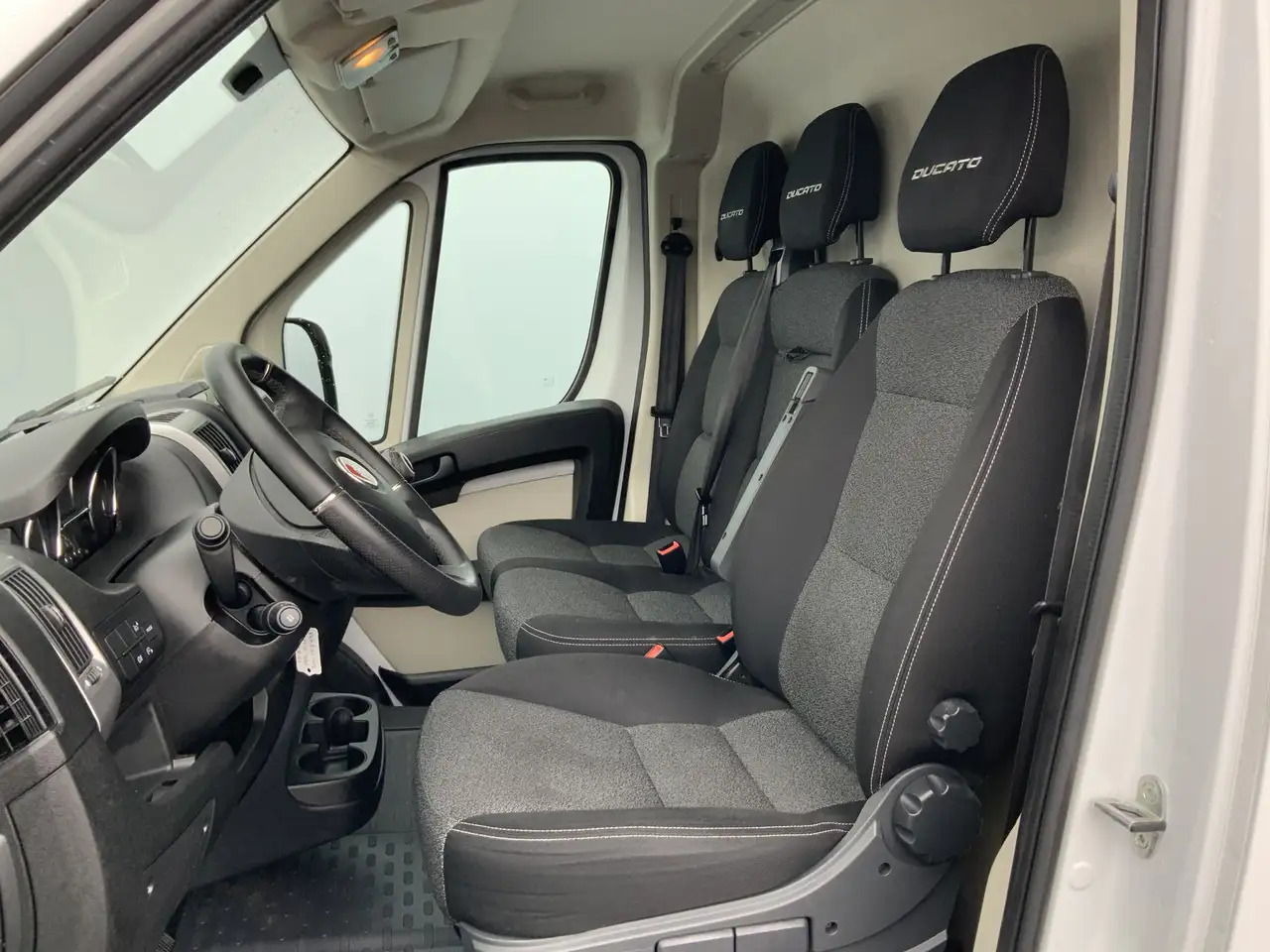 Fiat Ducato 35H 2.3 MultiJet L3H2 Maxi Airco Cruise Navi 3 Zit - Суцільнометалевий фургон: фото 5 Fiat Ducato 35H 2.3 MultiJet L3H2 Maxi Airco Cruise Navi 3 Zit - Суцільнометалевий фургон: фото 5