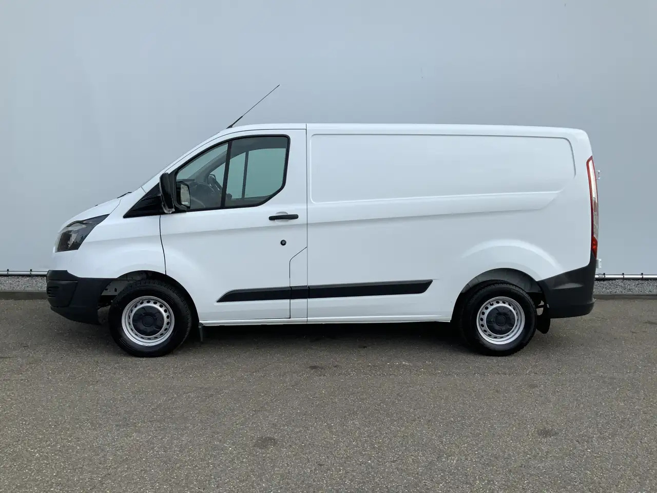 Ford Transit Custom 270 2.2 TDCI L1H1 Economy Edition Airco Cruise 3 Z - Суцільнометалевий фургон: фото 3 Ford Transit Custom 270 2.2 TDCI L1H1 Economy Edition Airco Cruise 3 Z - Суцільнометалевий фургон: фото 3