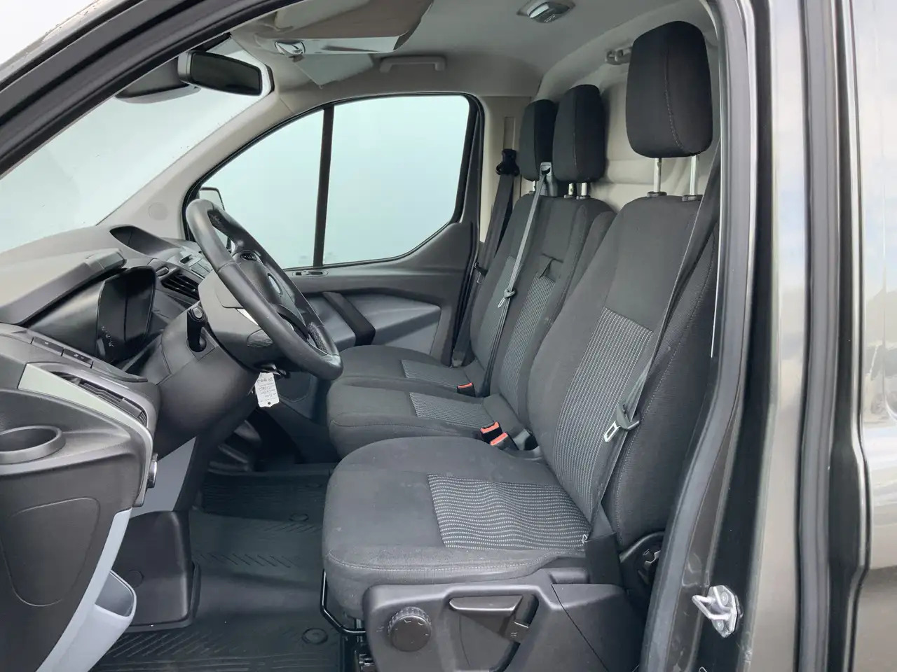 Ford Transit Custom 270 2.2 TDCI L1H1 Trend Airco Camera Cruise Dakdra - Суцільнометалевий фургон: фото 4 Ford Transit Custom 270 2.2 TDCI L1H1 Trend Airco Camera Cruise Dakdra - Суцільнометалевий фургон: фото 4