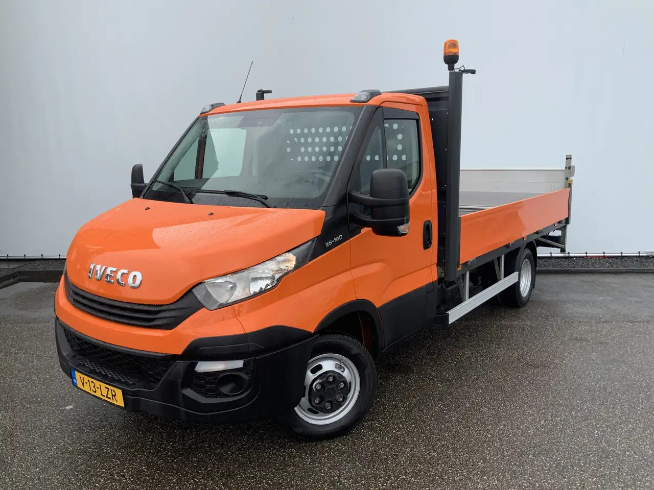 Iveco Daily 35C14 2.3 375 Pick Up & LaadLift Airco Navi Trekha - Легка бортова вантажівка: фото 1 Iveco Daily 35C14 2.3 375 Pick Up & LaadLift Airco Navi Trekha - Легка бортова вантажівка: фото 1