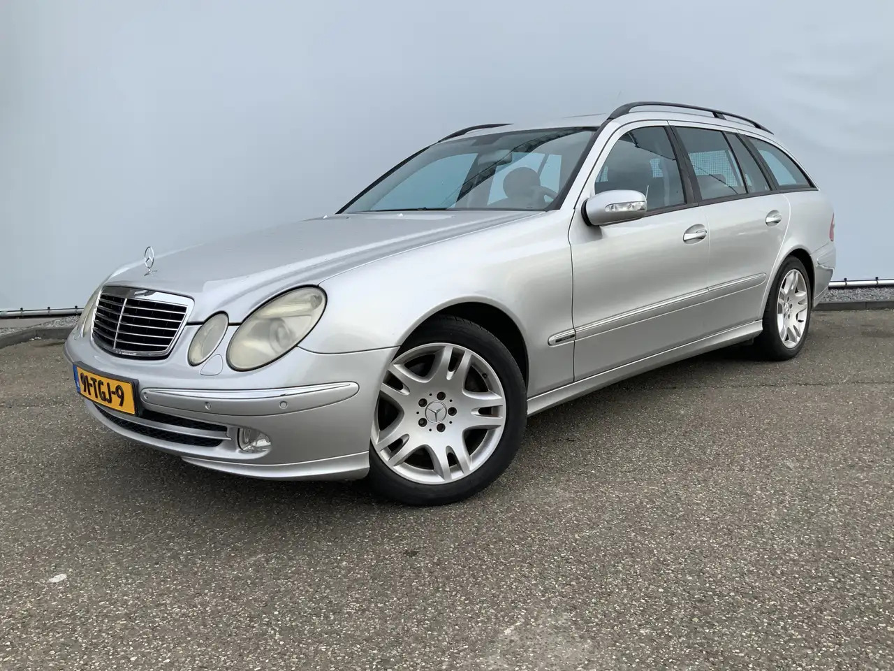 Mercedes-Benz E 500 Combi V8 Elegance 4-Matic airmatic,full option - Легковий автомобіль: фото 1 Mercedes-Benz E 500 Combi V8 Elegance 4-Matic airmatic,full option - Легковий автомобіль: фото 1