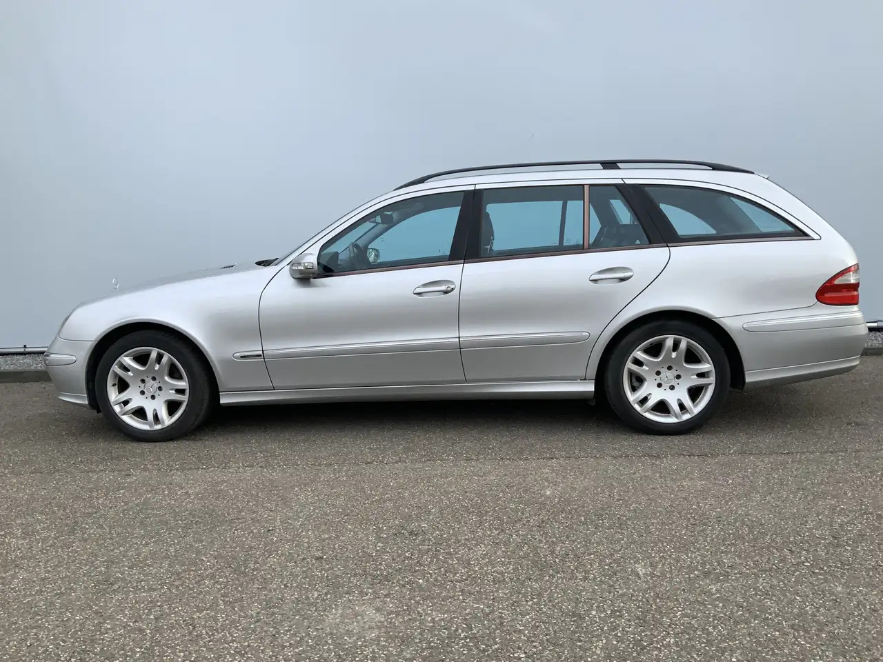 Mercedes-Benz E 500 Combi V8 Elegance 4-Matic airmatic,full option - Легковий автомобіль: фото 3 Mercedes-Benz E 500 Combi V8 Elegance 4-Matic airmatic,full option - Легковий автомобіль: фото 3