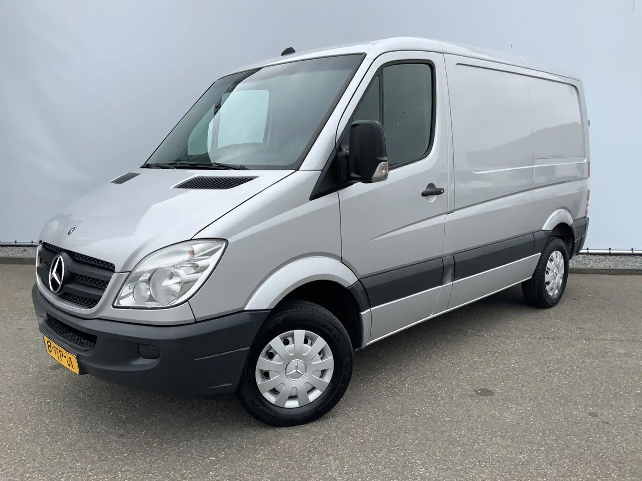 Mercedes-Benz Sprinter 213 2.2 CDI 325 L1H1 Airco Cruise Euro 4 - Суцільнометалевий фургон: фото 1 Mercedes-Benz Sprinter 213 2.2 CDI 325 L1H1 Airco Cruise Euro 4 - Суцільнометалевий фургон: фото 1