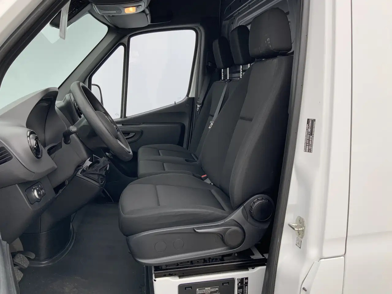Mercedes-Benz Sprinter 314 2.2 CDI L2H2 Airco Camera Navi 3 Zits MBUX Sch - Суцільнометалевий фургон: фото 4 Mercedes-Benz Sprinter 314 2.2 CDI L2H2 Airco Camera Navi 3 Zits MBUX Sch - Суцільнометалевий фургон: фото 4