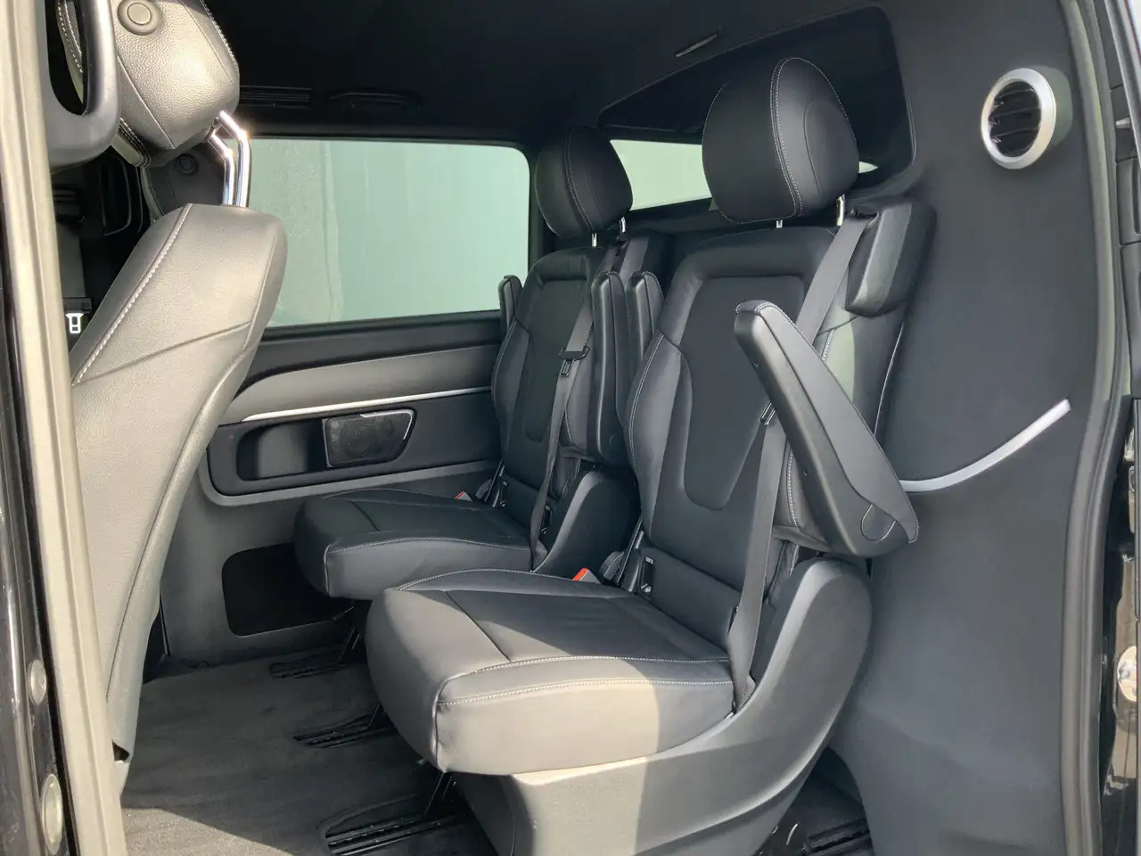 Mercedes-Benz V 300 300d Extra Lang Dub Cab Autom. Avantgarde Edition - Вантажопасажирський фургон: фото 3 Mercedes-Benz V 300 300d Extra Lang Dub Cab Autom. Avantgarde Edition - Вантажопасажирський фургон: фото 3