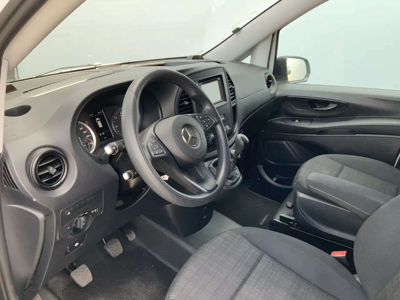 Mercedes-Benz Vito 110 CDI L2 Airco Cruise Navi Scherm Dakrail Euro 6 - Суцільнометалевий фургон: фото 5 Mercedes-Benz Vito 110 CDI L2 Airco Cruise Navi Scherm Dakrail Euro 6 - Суцільнометалевий фургон: фото 5