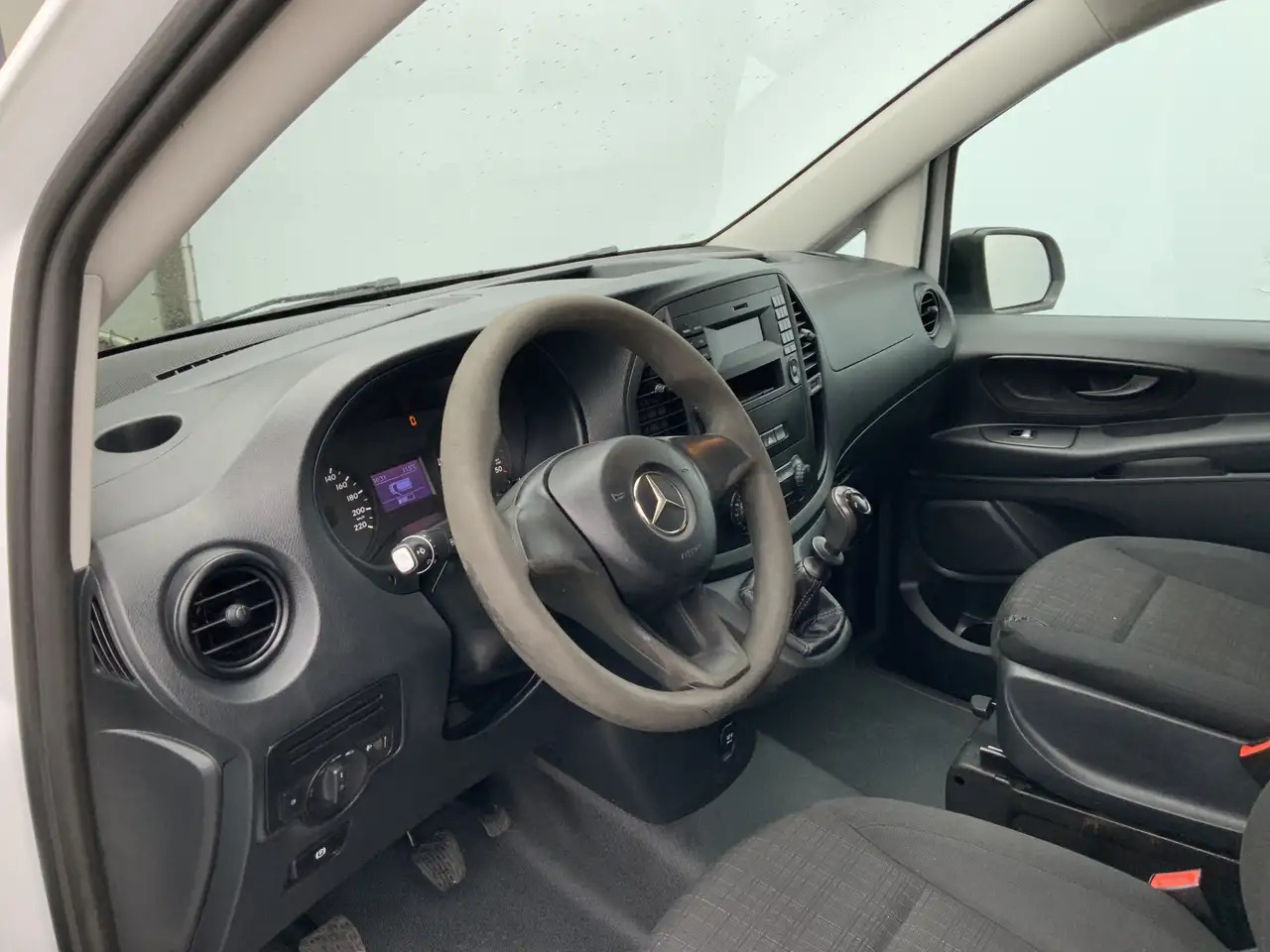 Mercedes-Benz Vito 111 CDI Functional Airco Trekhaak 2000 kg (Schades - Суцільнометалевий фургон: фото 5 Mercedes-Benz Vito 111 CDI Functional Airco Trekhaak 2000 kg (Schades - Суцільнометалевий фургон: фото 5