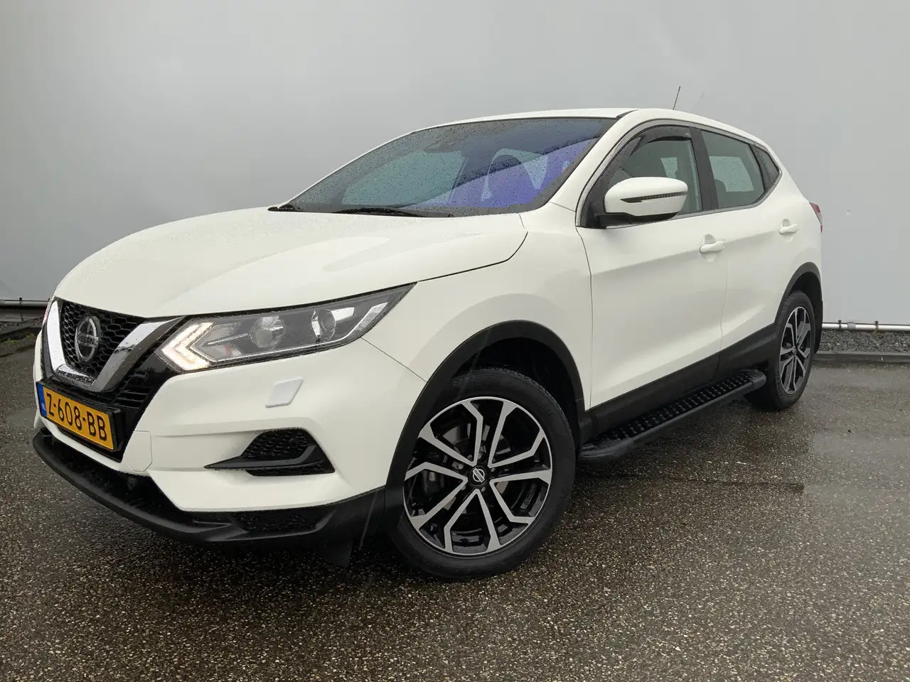 Nissan Qashqai 1.3 DIG-T Visia A SUV Airco Cruise Groot Scherm Na - Позашляховик: фото 1 Nissan Qashqai 1.3 DIG-T Visia A SUV Airco Cruise Groot Scherm Na - Позашляховик: фото 1