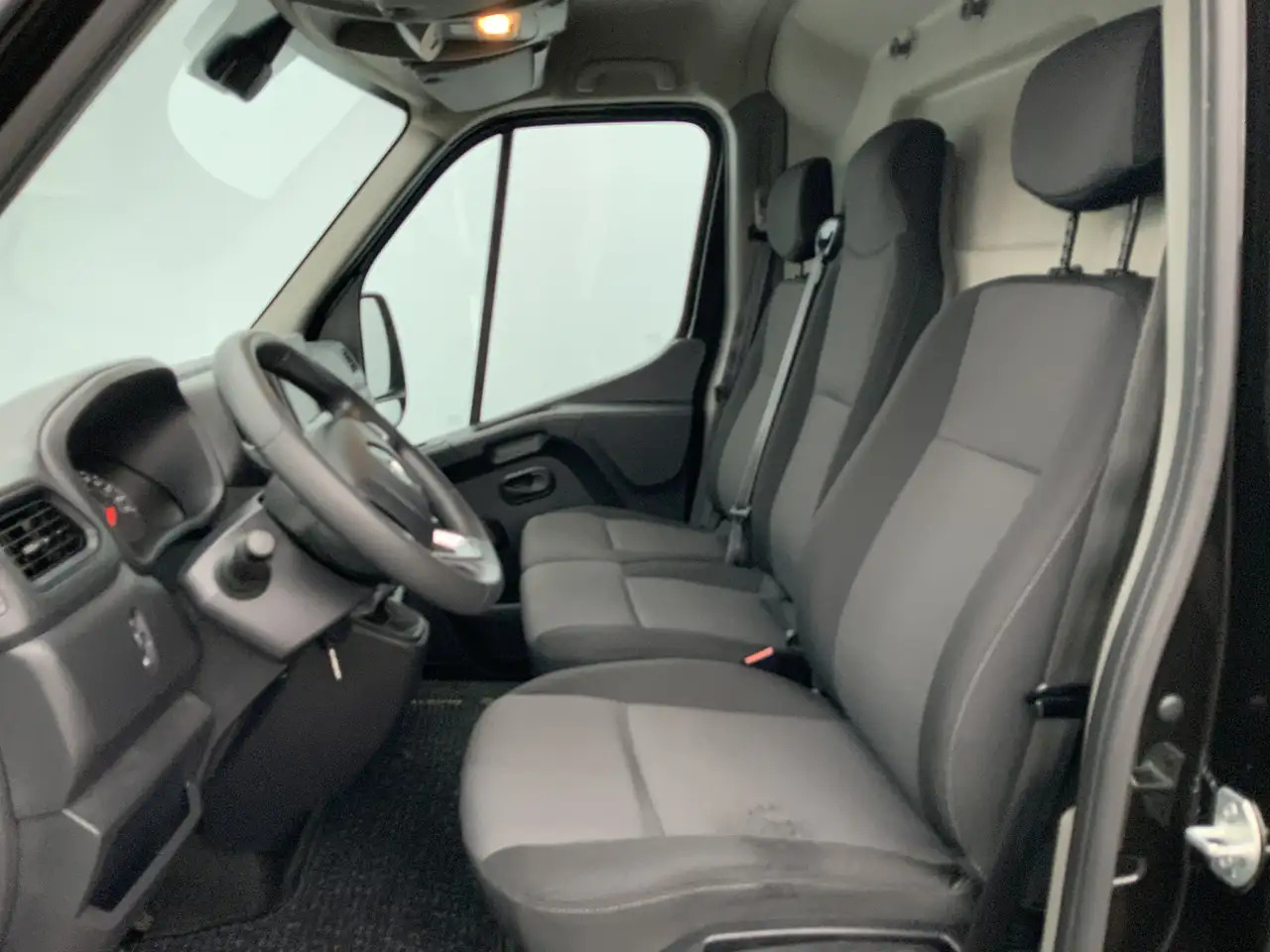 Renault Master T35 2.3 dCi 150 L2H2 Airco Cruise Camera 3 Zits Na - Суцільнометалевий фургон: фото 4 Renault Master T35 2.3 dCi 150 L2H2 Airco Cruise Camera 3 Zits Na - Суцільнометалевий фургон: фото 4