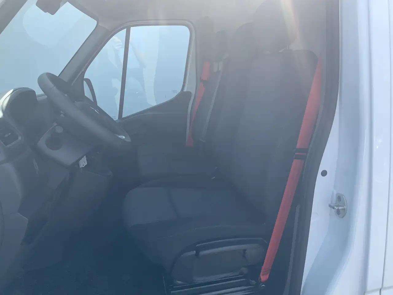 Renault Master T35 2.3 dCi 150 L2H2 Energy Work Edition Airco Cru - Суцільнометалевий фургон: фото 4 Renault Master T35 2.3 dCi 150 L2H2 Energy Work Edition Airco Cru - Суцільнометалевий фургон: фото 4