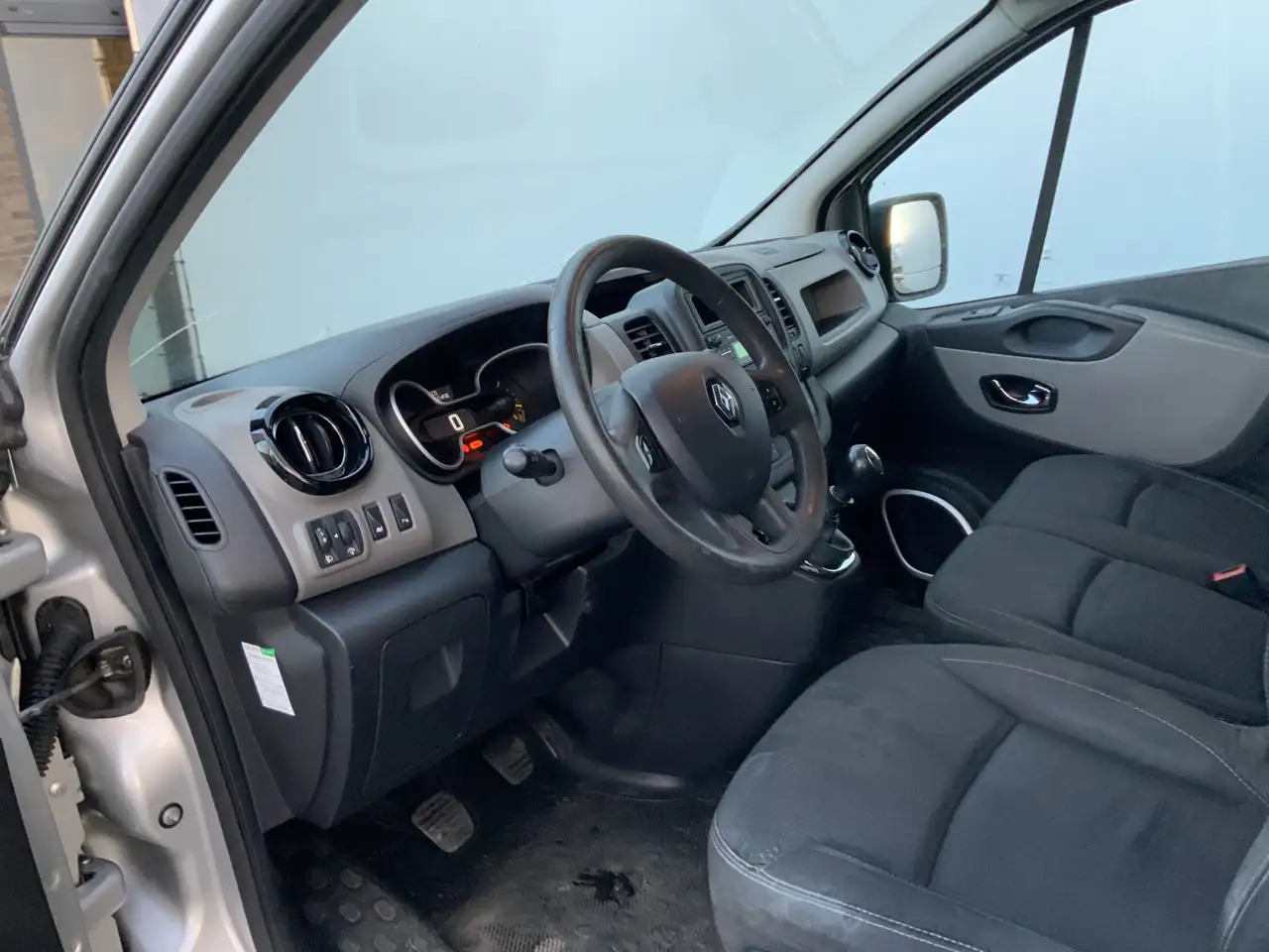 Renault Trafic 1.6 dCi T29 L2H1 Comfort Airco Cruise 3 Zits EXPOR - Суцільнометалевий фургон: фото 5 Renault Trafic 1.6 dCi T29 L2H1 Comfort Airco Cruise 3 Zits EXPOR - Суцільнометалевий фургон: фото 5