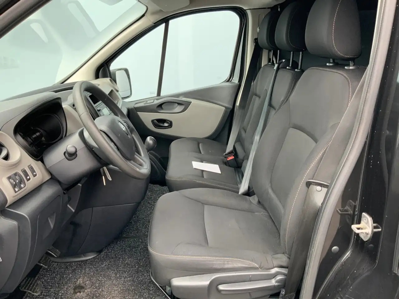 Renault Trafic 1.6 dCi T29 L2H2 Comfort Energy Airco Cruise 3 Zit - Суцільнометалевий фургон: фото 5 Renault Trafic 1.6 dCi T29 L2H2 Comfort Energy Airco Cruise 3 Zit - Суцільнометалевий фургон: фото 5