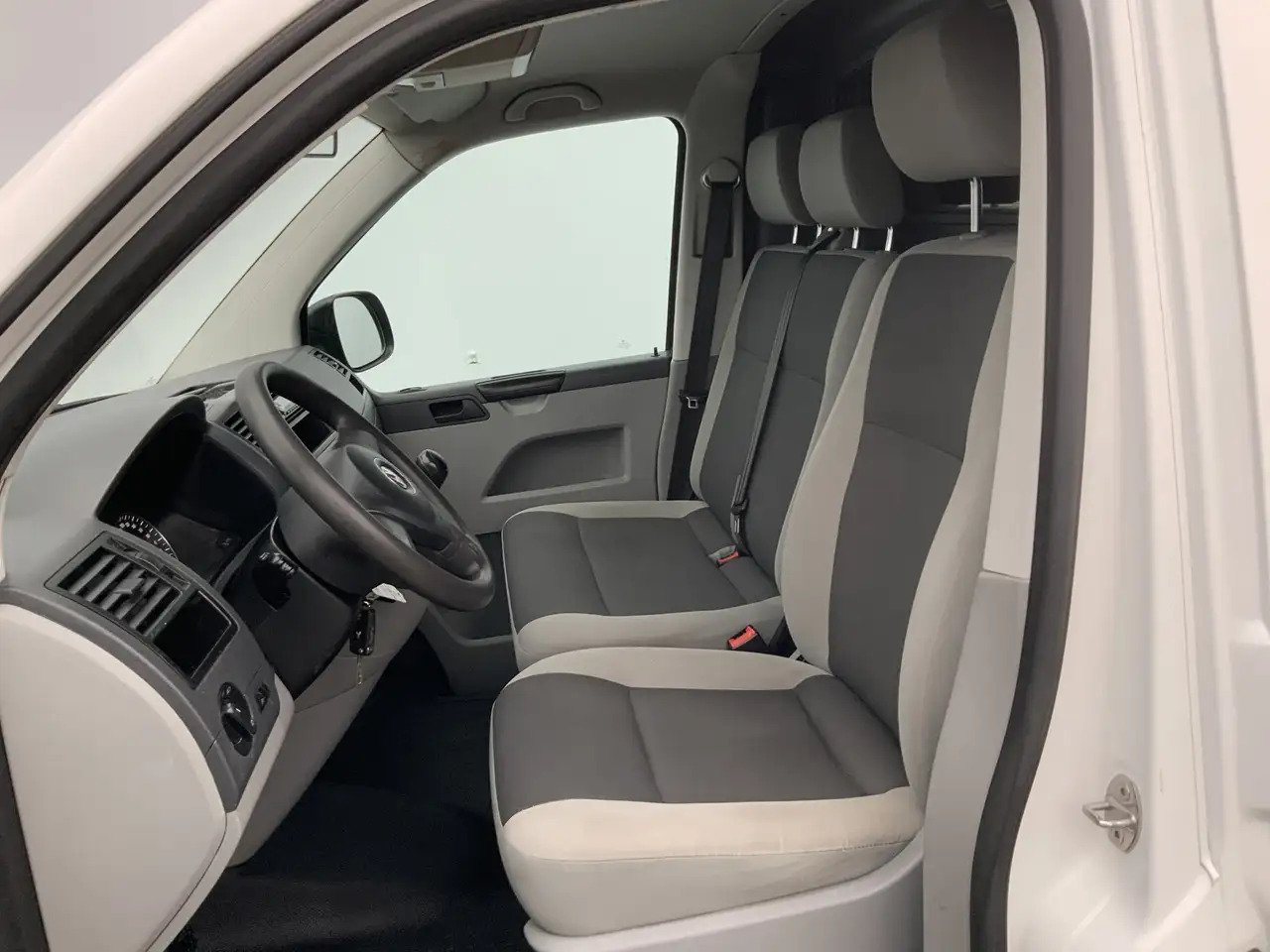 Volkswagen T5 Transporter 2.0 TDI L2H2 Airco Cruise 3 Zits Imperiaal & Trekh - Суцільнометалевий фургон: фото 5 Volkswagen T5 Transporter 2.0 TDI L2H2 Airco Cruise 3 Zits Imperiaal & Trekh - Суцільнометалевий фургон: фото 5