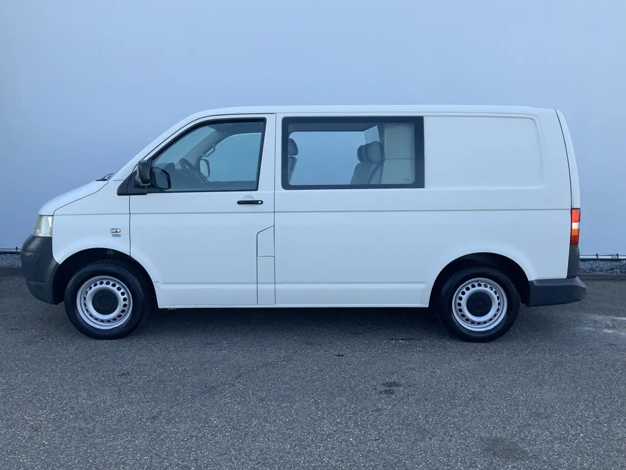 Volkswagen T5 Transporter 2.5 TDI 300 Budgetline Automaat DubCab Airco Trekh - Вантажопасажирський фургон: фото 3 Volkswagen T5 Transporter 2.5 TDI 300 Budgetline Automaat DubCab Airco Trekh - Вантажопасажирський фургон: фото 3