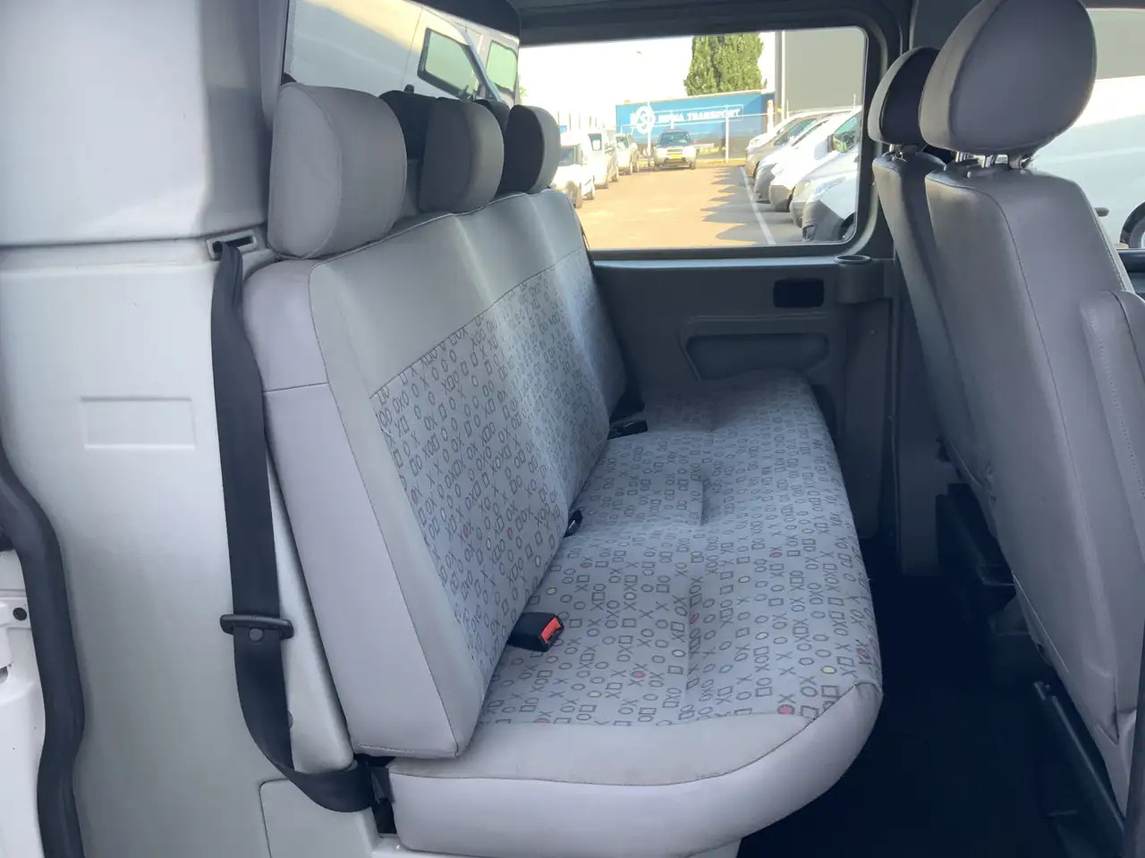 Volkswagen T5 Transporter 2.5 TDI 300 Budgetline Automaat DubCab Airco Trekh - Вантажопасажирський фургон: фото 4 Volkswagen T5 Transporter 2.5 TDI 300 Budgetline Automaat DubCab Airco Trekh - Вантажопасажирський фургон: фото 4
