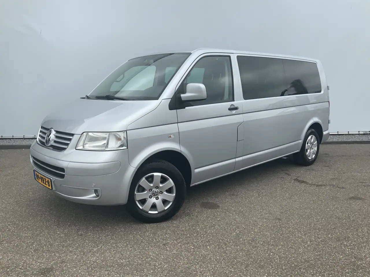 Volkswagen T5 Transporter 2.5 TDI 340 Automaat Trendline Dub Cab 5 Zits Leer - Вантажопасажирський фургон: фото 1 Volkswagen T5 Transporter 2.5 TDI 340 Automaat Trendline Dub Cab 5 Zits Leer - Вантажопасажирський фургон: фото 1