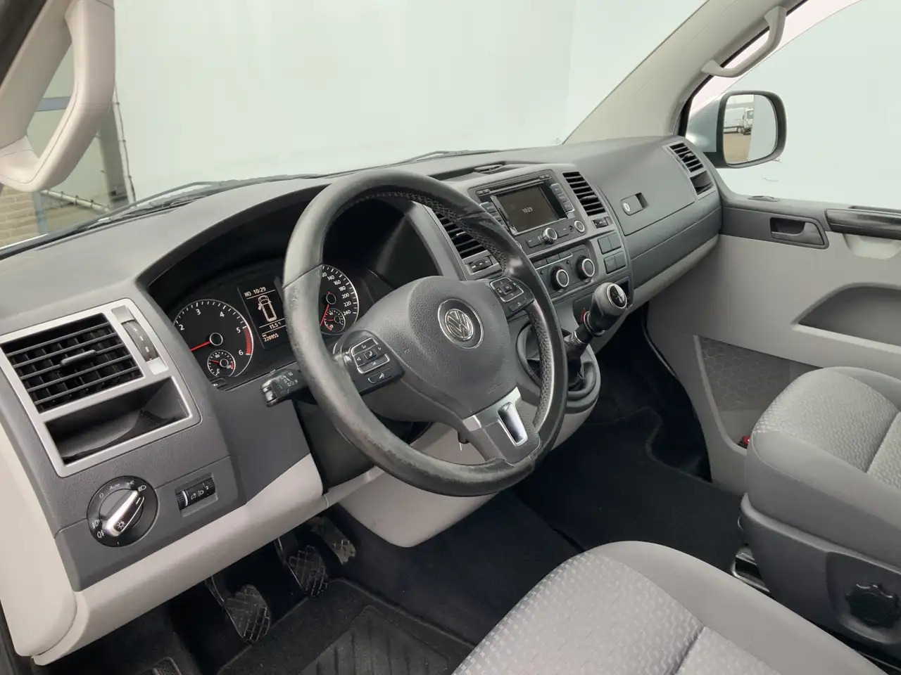 Volkswagen T5 Transporter MARGE 2.0 TDI L2H1 Dub Cab Airco Cruise Alu Velg S - Вантажопасажирський фургон: фото 5 Volkswagen T5 Transporter MARGE 2.0 TDI L2H1 Dub Cab Airco Cruise Alu Velg S - Вантажопасажирський фургон: фото 5