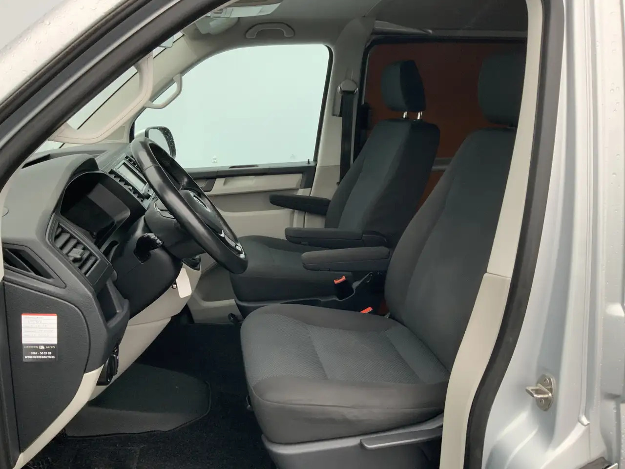 Volkswagen T6 Transporter 2.0 TDI L1H1 Highline Airco Cruise Alu Velg( R Por - Суцільнометалевий фургон: фото 4 Volkswagen T6 Transporter 2.0 TDI L1H1 Highline Airco Cruise Alu Velg( R Por - Суцільнометалевий фургон: фото 4