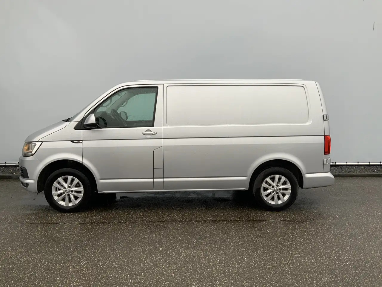 Volkswagen T6 Transporter 2.0 TDI L1H1 Highline Airco Cruise Alu Velg( R Por - Суцільнометалевий фургон: фото 3 Volkswagen T6 Transporter 2.0 TDI L1H1 Highline Airco Cruise Alu Velg( R Por - Суцільнометалевий фургон: фото 3