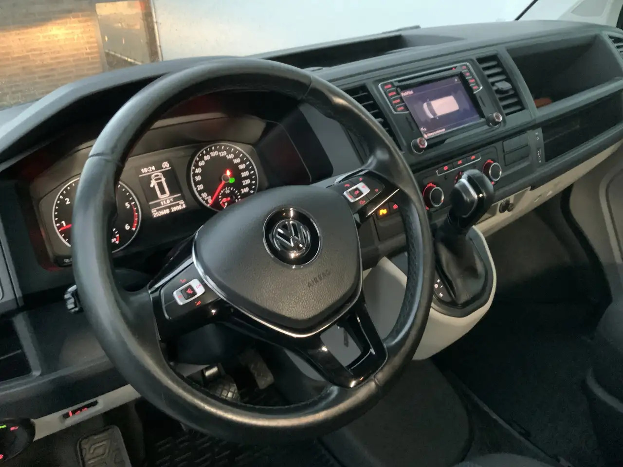 Volkswagen T6 Transporter 2.0 TDI L2H2 Highline Automaat Airco Cruise Navi A - Суцільнометалевий фургон: фото 5 Volkswagen T6 Transporter 2.0 TDI L2H2 Highline Automaat Airco Cruise Navi A - Суцільнометалевий фургон: фото 5