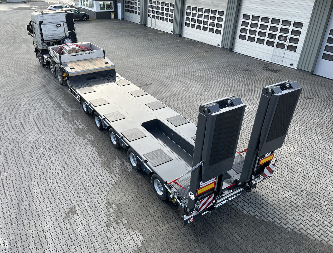 Faymonville 5-Achs-Tele-Semi mit Halbachsen "Twinaxle" und hydr. Rampen Auflieger - Низькорамна платформа напівпричіп: фото 2 Faymonville 5-Achs-Tele-Semi mit Halbachsen "Twinaxle" und hydr. Rampen Auflieger - Низькорамна платформа напівпричіп: фото 2