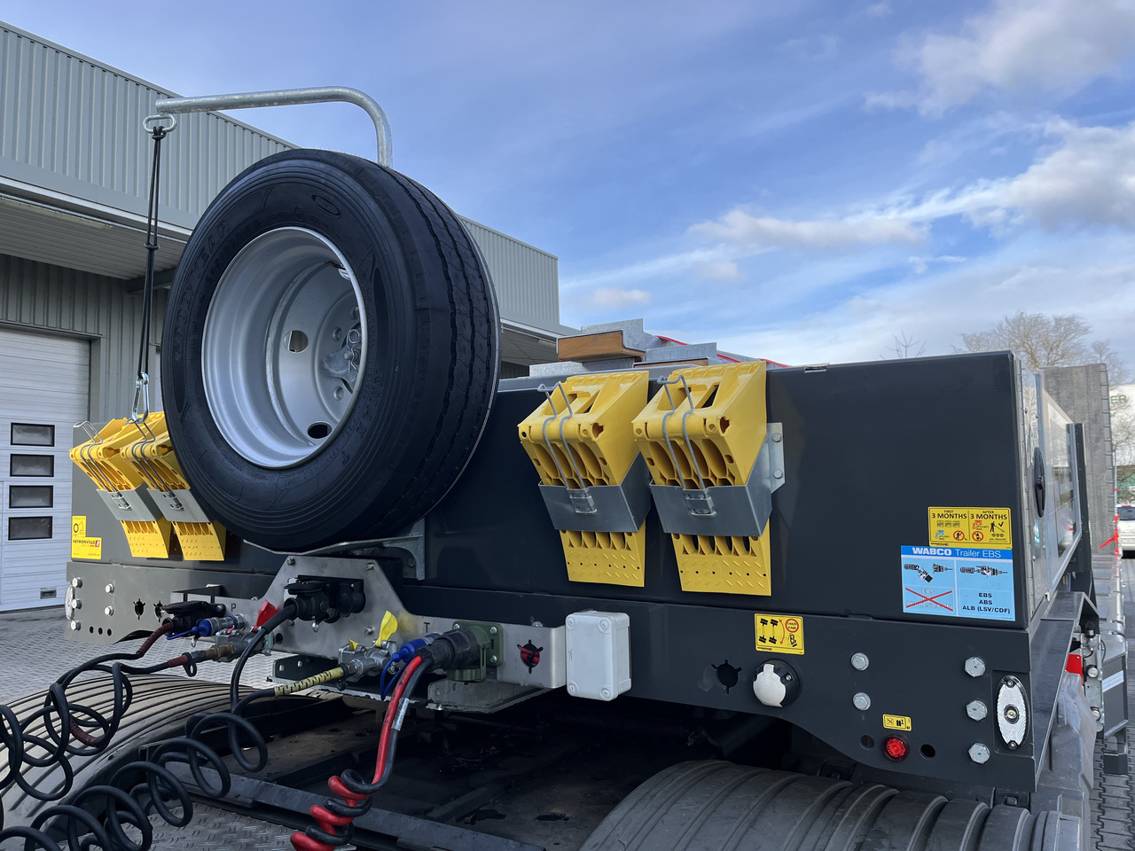 Faymonville 5-Achs-Tele-Semi mit Halbachsen "Twinaxle" und hydr. Rampen Auflieger - Низькорамна платформа напівпричіп: фото 3 Faymonville 5-Achs-Tele-Semi mit Halbachsen "Twinaxle" und hydr. Rampen Auflieger - Низькорамна платформа напівпричіп: фото 3