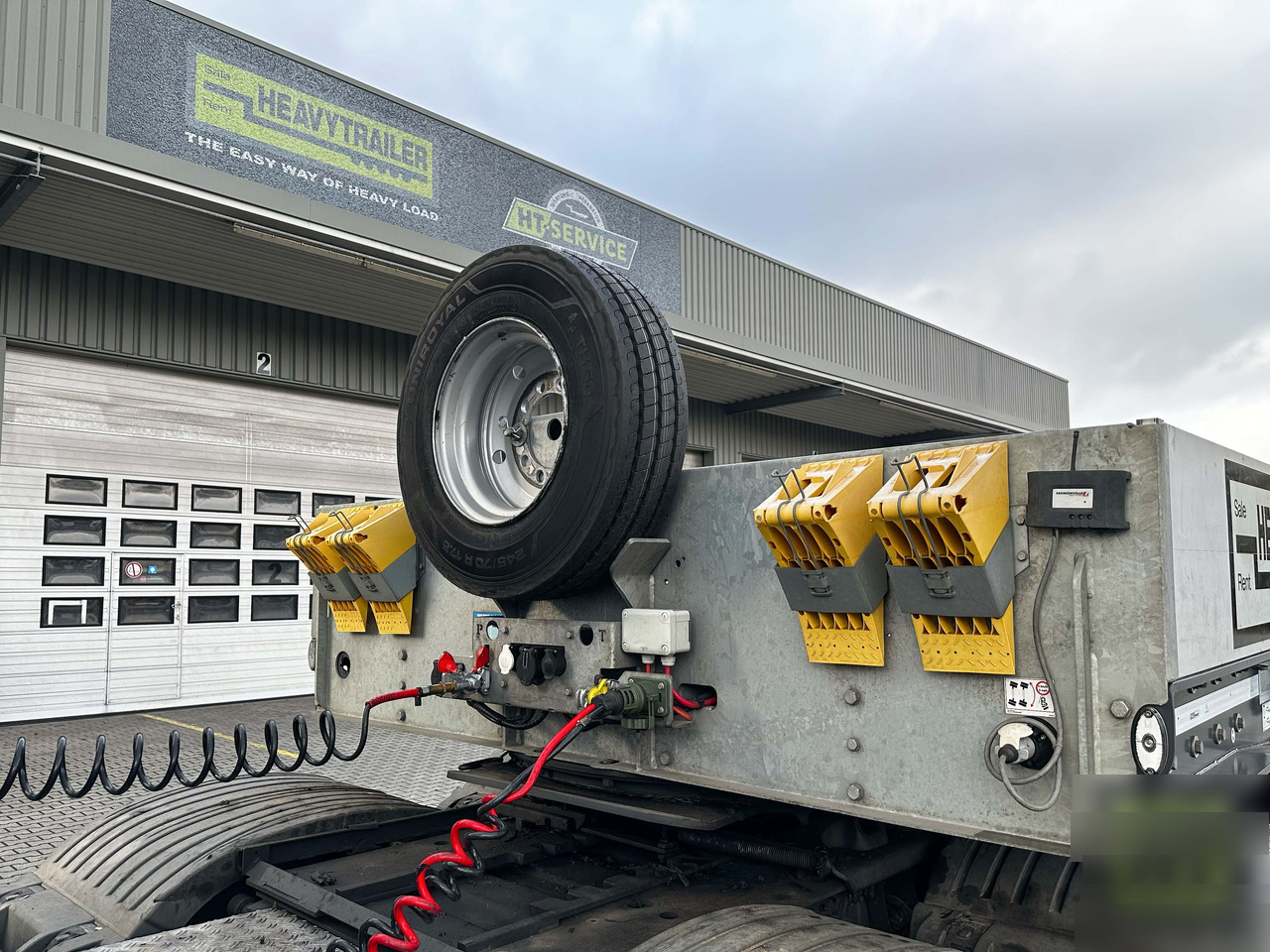 Faymonville MAX Trailer 3-Achs-Tiefbett mit Pendelachsen - Низькорамна платформа напівпричіп: фото 2 Faymonville MAX Trailer 3-Achs-Tiefbett mit Pendelachsen - Низькорамна платформа напівпричіп: фото 2