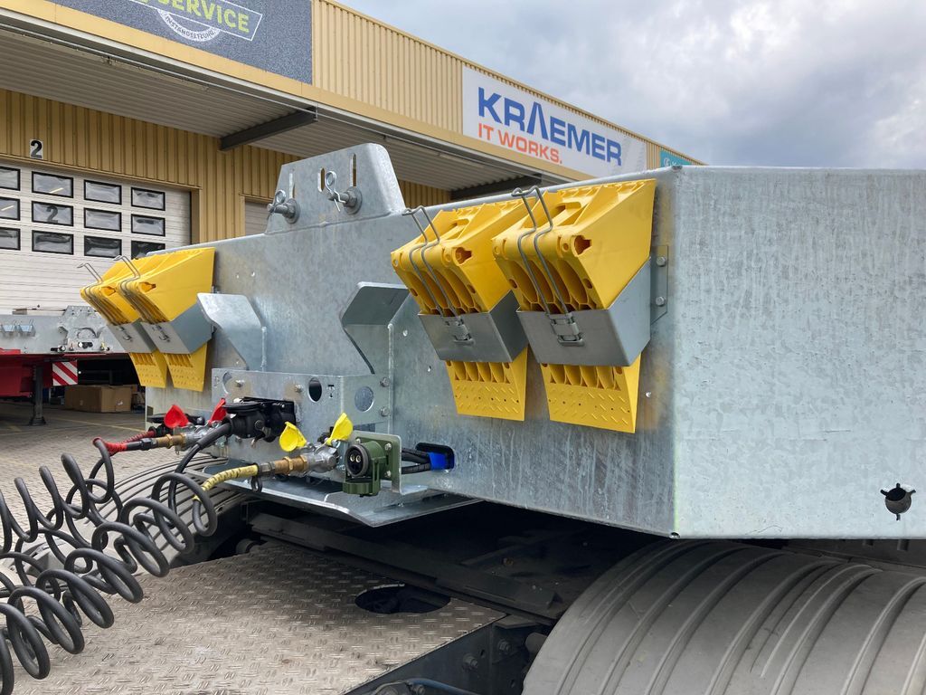 Faymonville MAX Trailer 4-Achs-Tele-Semi mit hydr. Rampen - Низькорамна платформа напівпричіп: фото 3 Faymonville MAX Trailer 4-Achs-Tele-Semi mit hydr. Rampen - Низькорамна платформа напівпричіп: фото 3