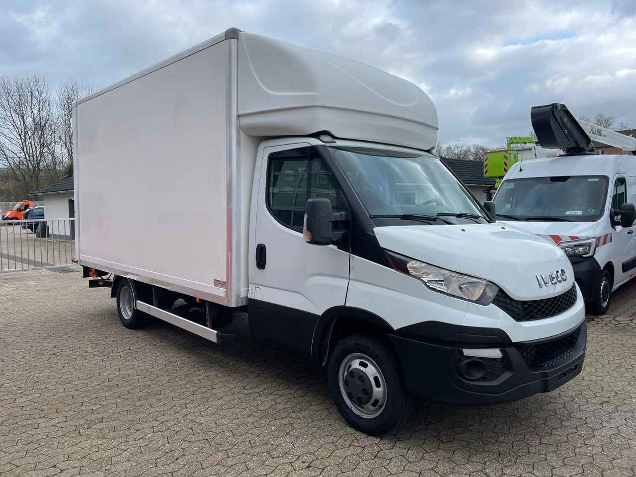 Iveco Daily Koffer 4.2m Ladebordwand Dhollandia Klima - Фургон з закритим кузовом: фото 3 Iveco Daily Koffer 4.2m Ladebordwand Dhollandia Klima - Фургон з закритим кузовом: фото 3