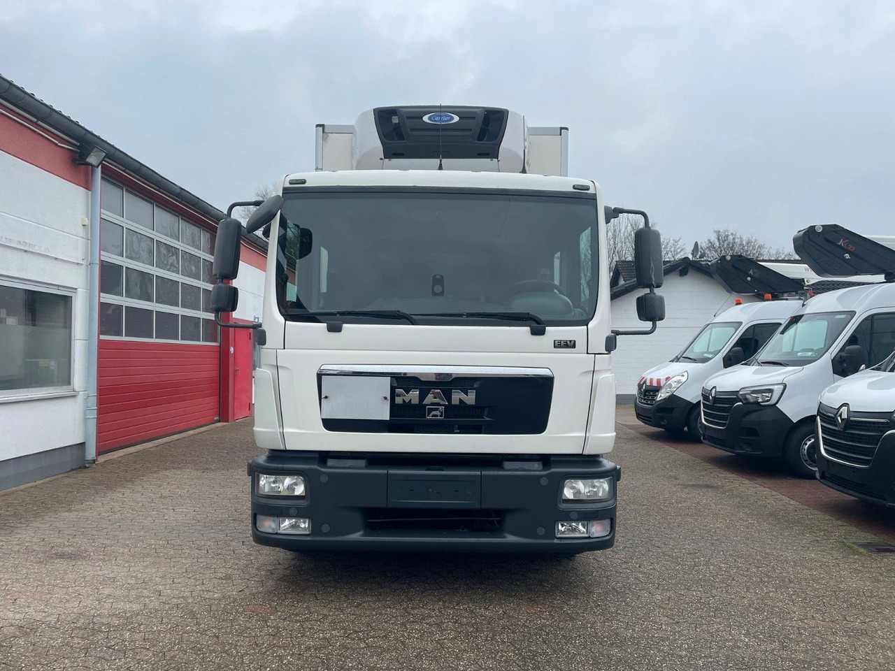 MAN TGL 10.220 EEV Doka Tiefkühlkoffer Ladebordwand - Вантажівка з закритим кузовом: фото 2 MAN TGL 10.220 EEV Doka Tiefkühlkoffer Ladebordwand - Вантажівка з закритим кузовом: фото 2