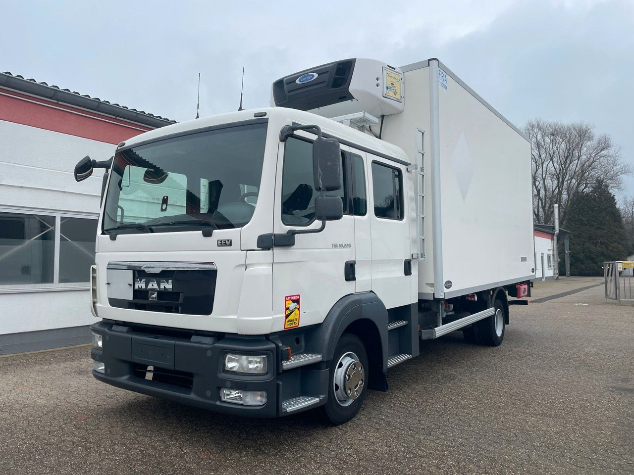 MAN TGL 10.220 EEV Doka Tiefkühlkoffer Ladebordwand - Вантажівка з закритим кузовом: фото 1 MAN TGL 10.220 EEV Doka Tiefkühlkoffer Ladebordwand - Вантажівка з закритим кузовом: фото 1